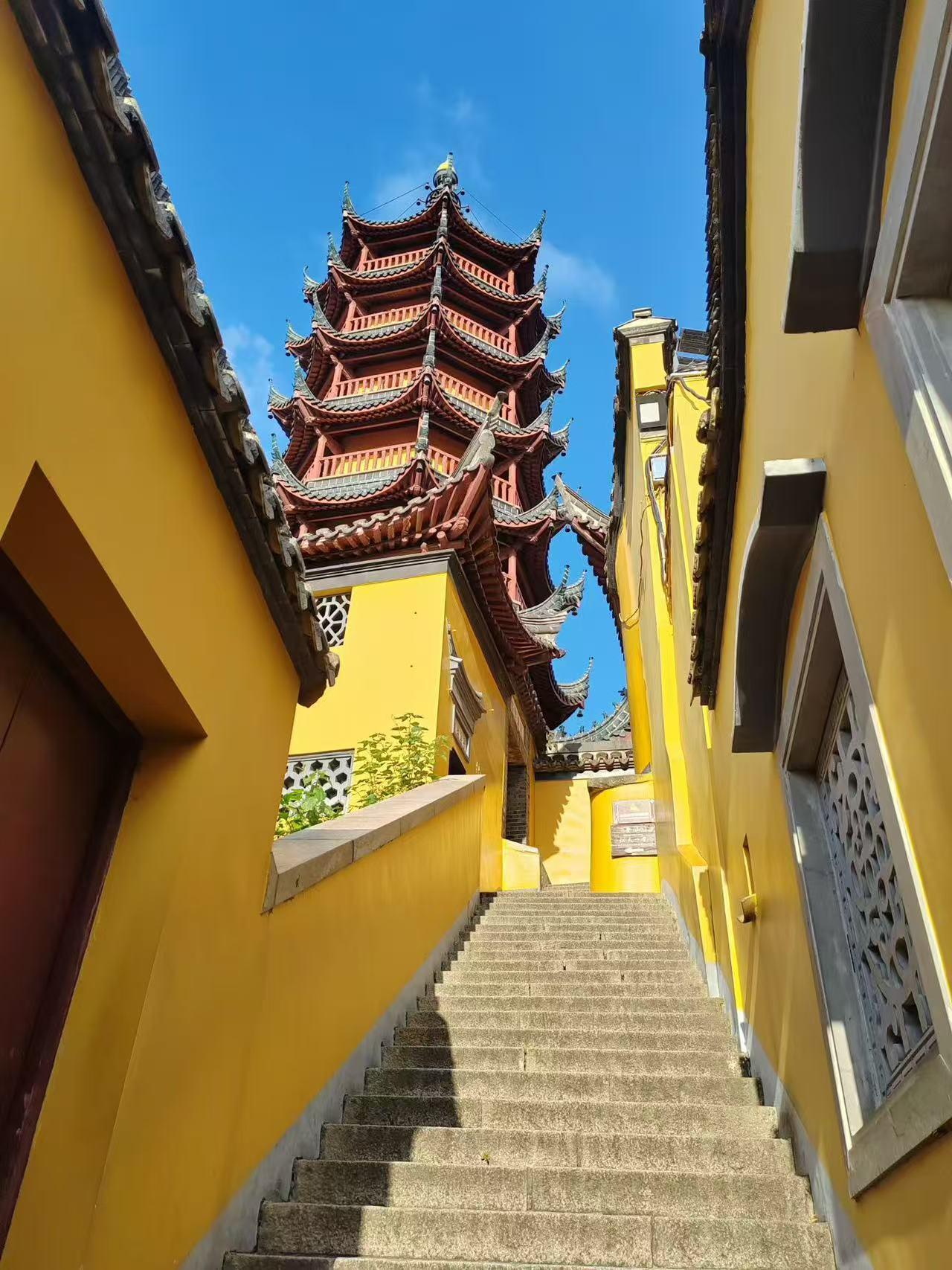 江苏镇江旅游，金山寺｜千年江天古刹美景打卡攻略！📸景点推荐：▫️江天禅寺山