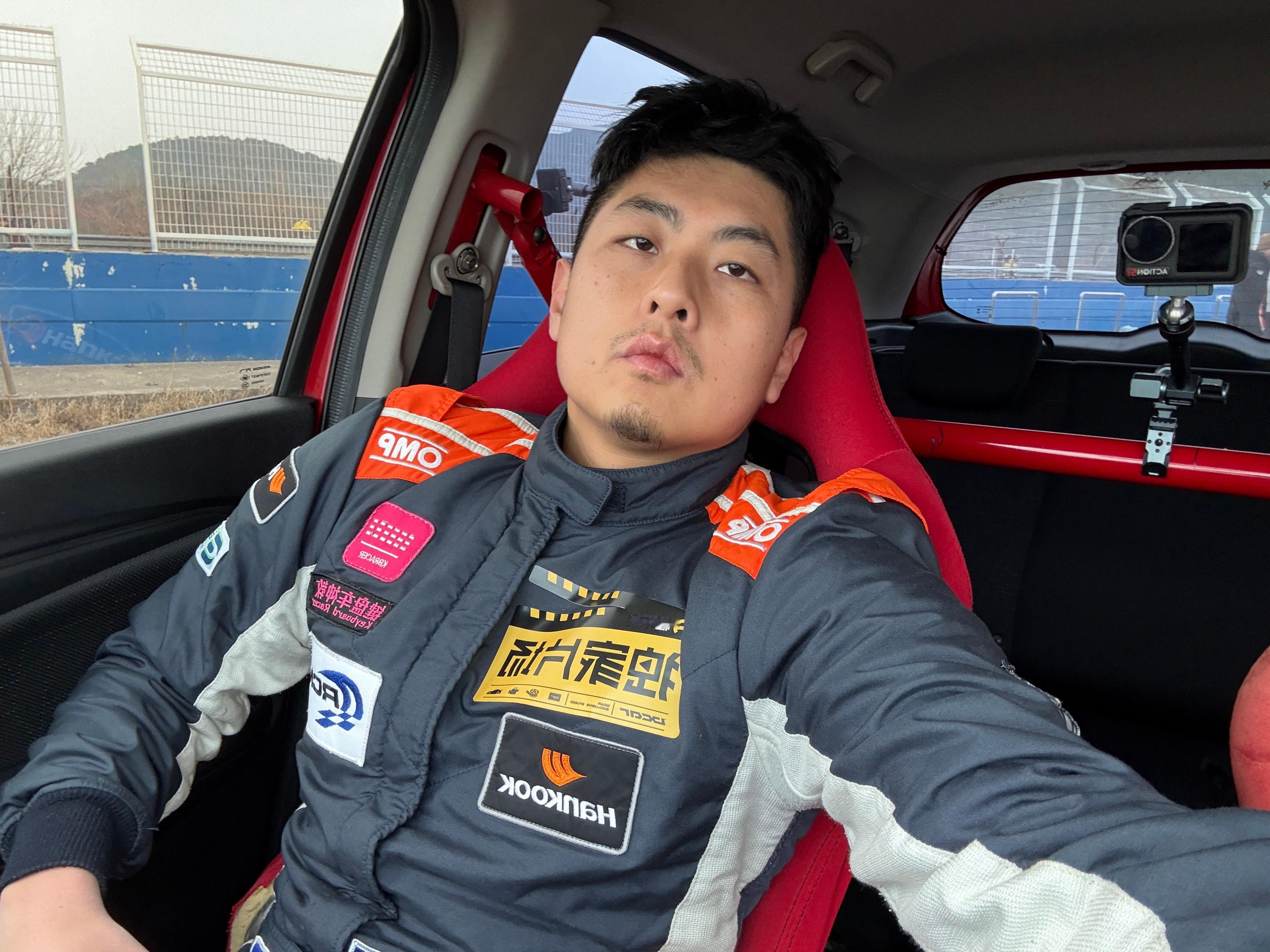 开上飞度，感觉像回到自己的铁王座似的