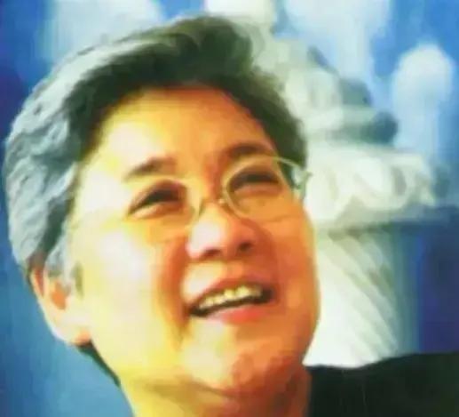 1977年9月，唐闻生被下放到“五七干校”劳动，从此她远离了工作多年的外交系统。