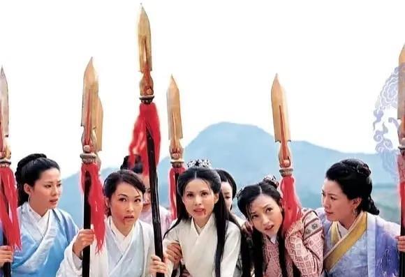 杨门12寡妇征西穆桂英被万箭穿心!北宋时期西夏来犯，众女将在虎狼峡遭敌军埋伏，