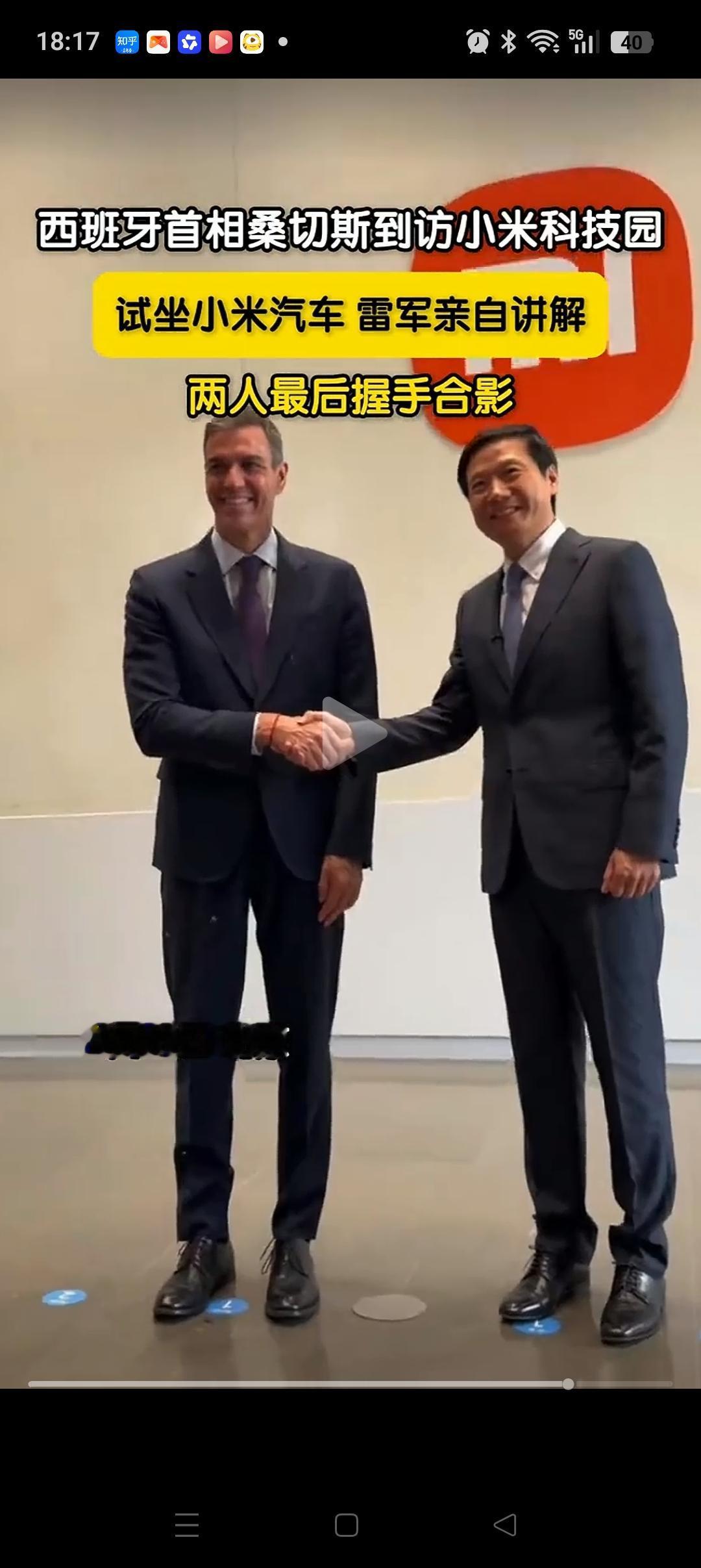 桑切斯参观小米，3个细节[玫瑰][玫瑰]：1、雷总肉眼可见的老了，也有了不少的