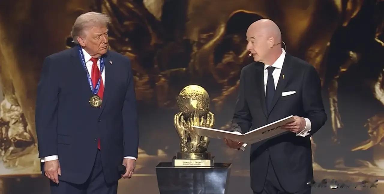 是确有其才还是阿谀奉承，FIFA竟然将首届国际足联和平奖得主授予了特朗普？虽然