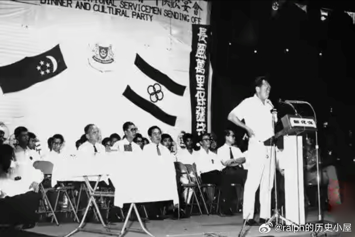 1967年李光耀在群众大会上发表演说历史影像