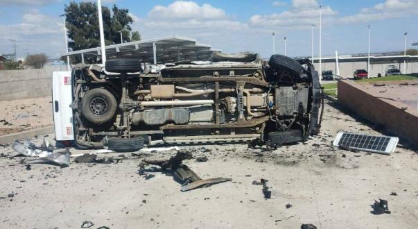 墨西哥毒贩伏击政府军，轻重武装一起开火，现场死伤惨重尸横遍野！2026年