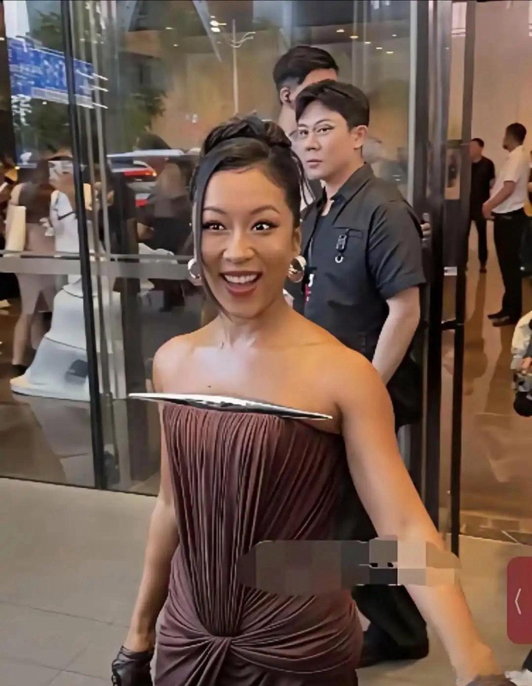 吉克隽逸这服饰越来越让人看不懂了