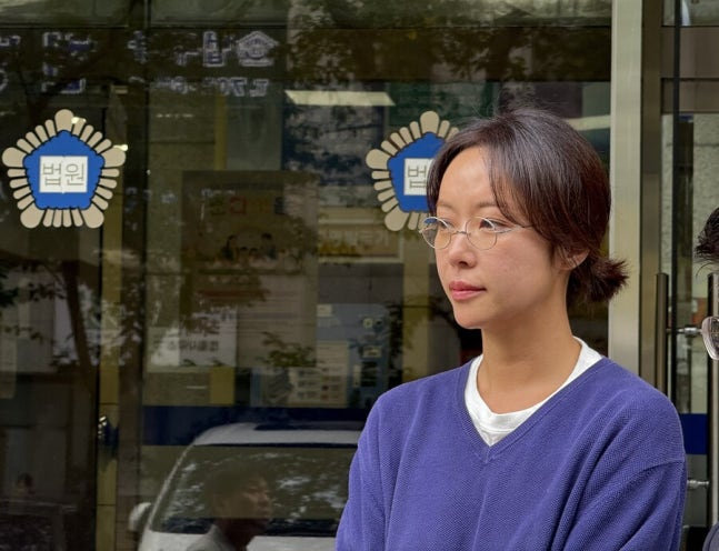 黄正音被判有期徒刑两年韩国演员黄正音被判处有期徒刑两年，缓期四年执行今