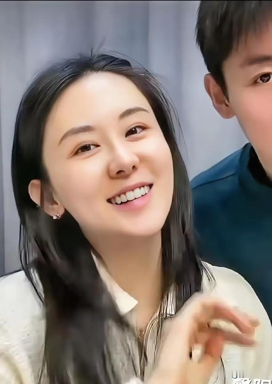原来程靖淇媳妇这么漂亮！怪不得闫安媳妇对她有意见！前不久闫安直播，他媳妇