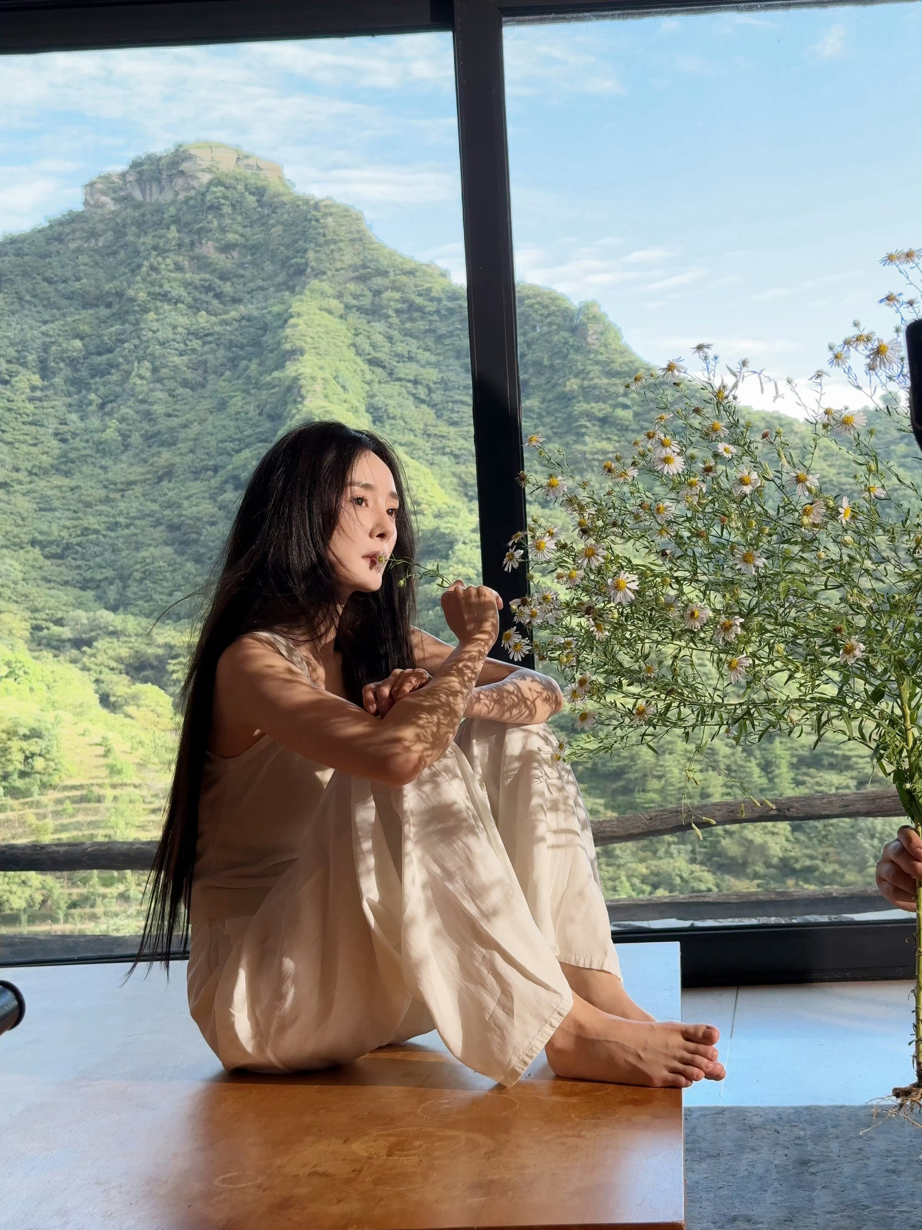 杨幂x生日live图，好美好美杨幂生日被花包围​​​