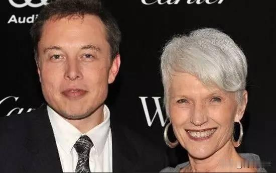 马斯克母子齐夸中国太棒了！世界首富这番表态撕开底牌，看懂大国底气背后的硬实力