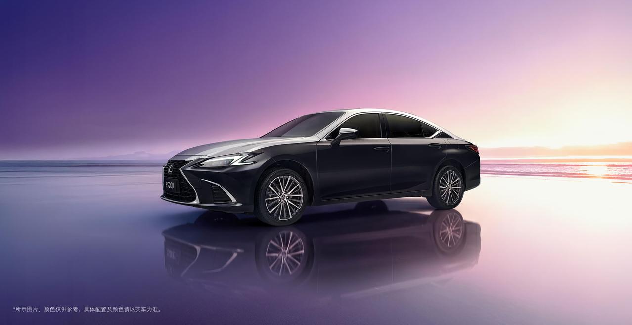 官方出了雷克萨斯ES双色版有没有“奔里奔气”的感觉？虽没见到实车，但以雷克萨