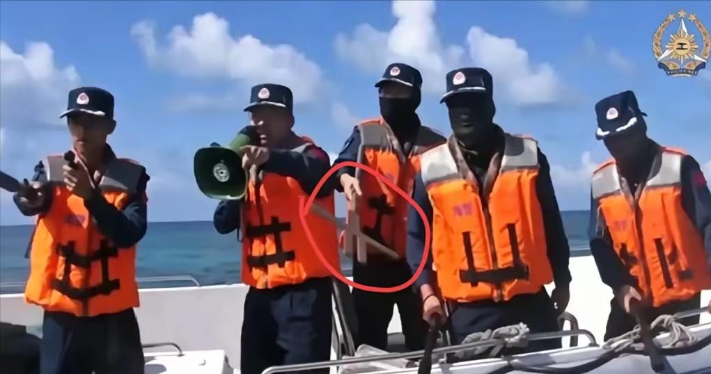 打完架才发现，中国海警手里拿的这是啥呀？在20号当天仁爱礁爆发的中国和菲律宾