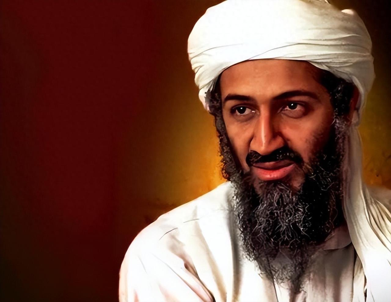 本·拉登被击毙后，为何24小时内就被紧急海葬？多年后才知其中真相2011年5