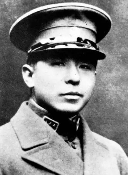 1916年，于凤至嫁给张学良。新婚夜，她对张学良说：“不许在外边沾花惹草。”张学