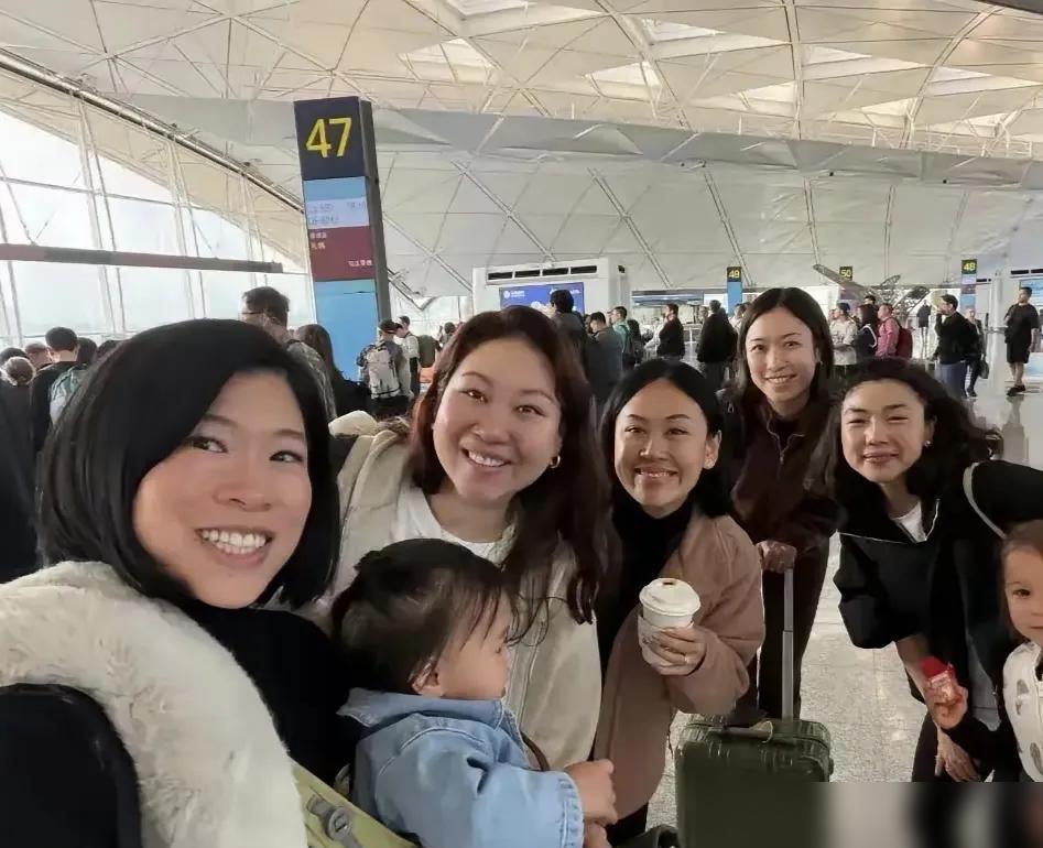 别再猜了，霍启山这事基本定了。欧洲全家出动，身边站的不是名媛，是“妲己”。