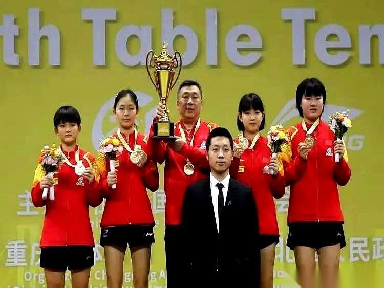 15岁的青岛姑娘姜依依，直接被乒乓球国家一队破格录取了。在国乒这个神仙打架、论