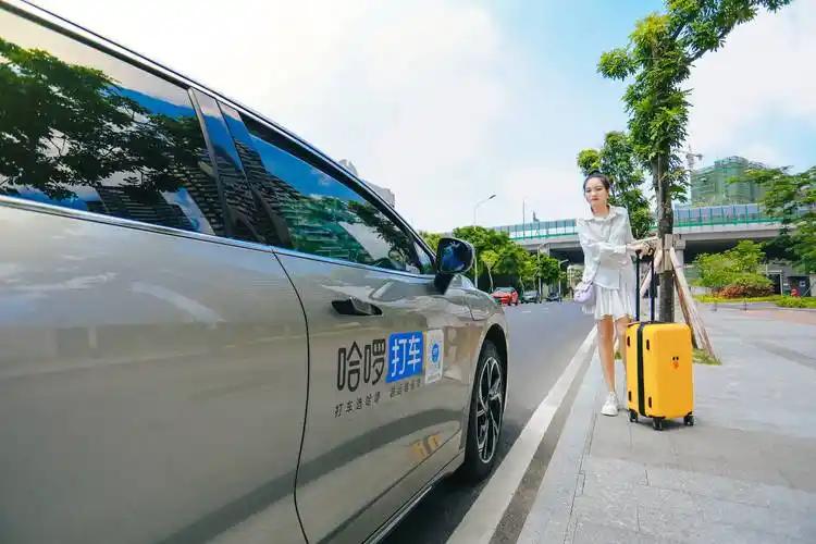 我会考虑选择乘坐哈啰的自动驾驶出租车。哈啰在自动驾驶领域展现了强大的技术实力