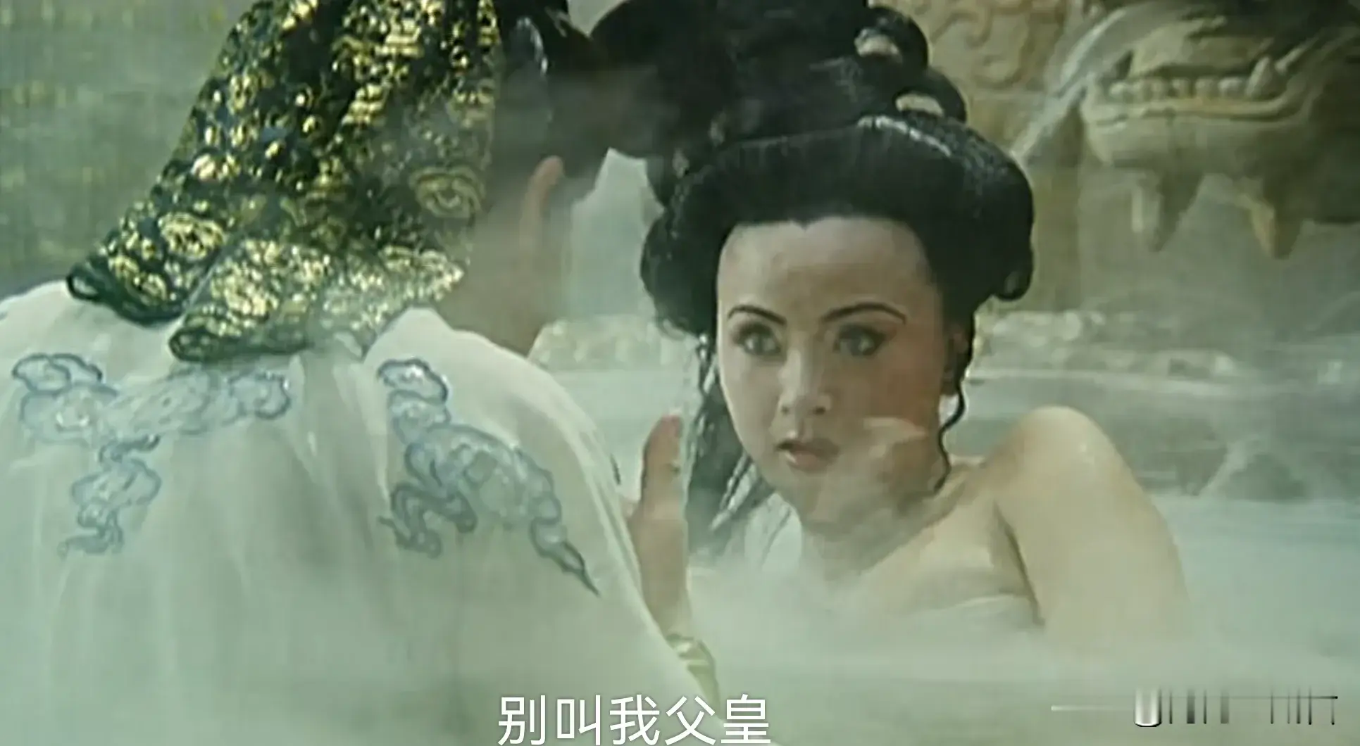 大唐虽盛，但扒灰的丑闻，还真是代代相传。高宗架幸感业寺，只一次就让老爹身边的才人武媚娘怀孕了。玄宗自