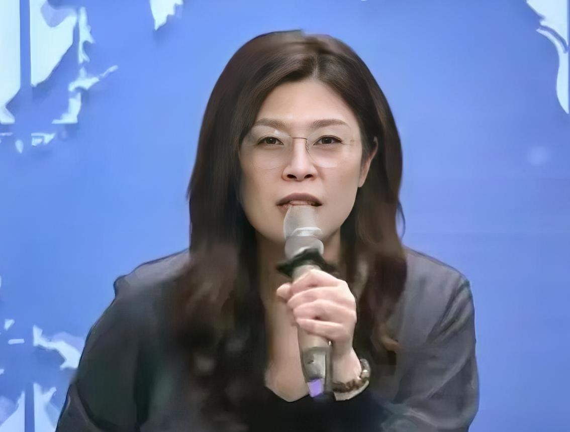 国民党主席郑丽文3月24日下午出席一场活动时，针对“亲中与两岸关系”的问题，她表