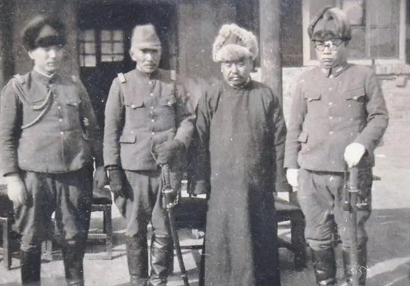 1943，日军要保长王家福送20女孩来，王当即送去。日军兴奋不已，一摸竟是男人。
