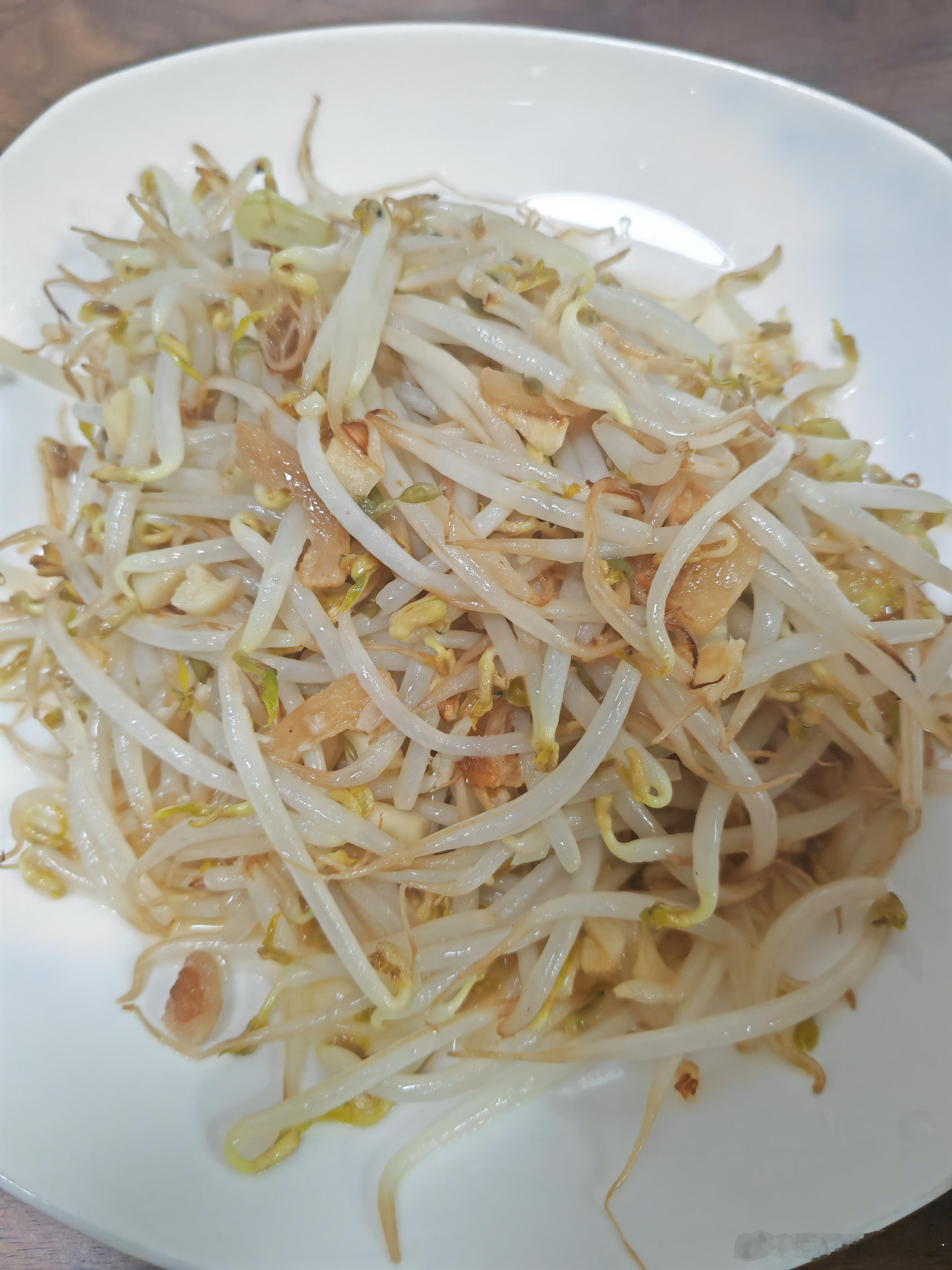 媳妇又去加班了，两个人吃饭。