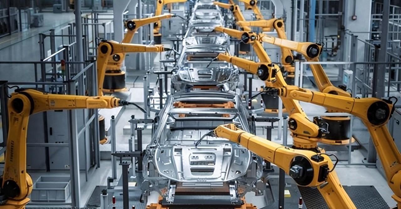 2025年中国汽车出口832万辆，连续三年全球第一。这个数字背后藏着一个更大的信