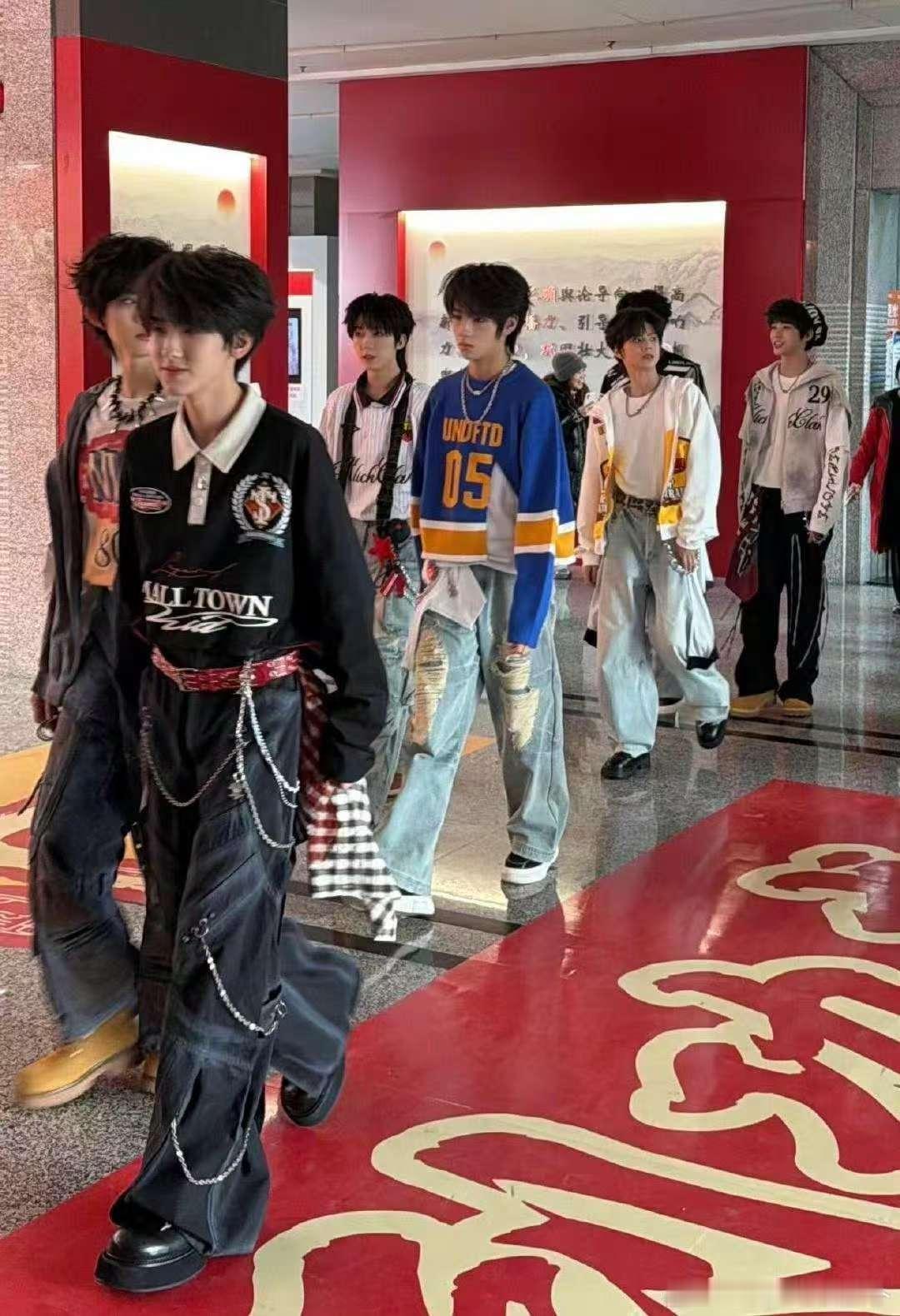 王橹杰川渝春晚妆造路透王橹杰川渝春晚妆造来看妆造如何