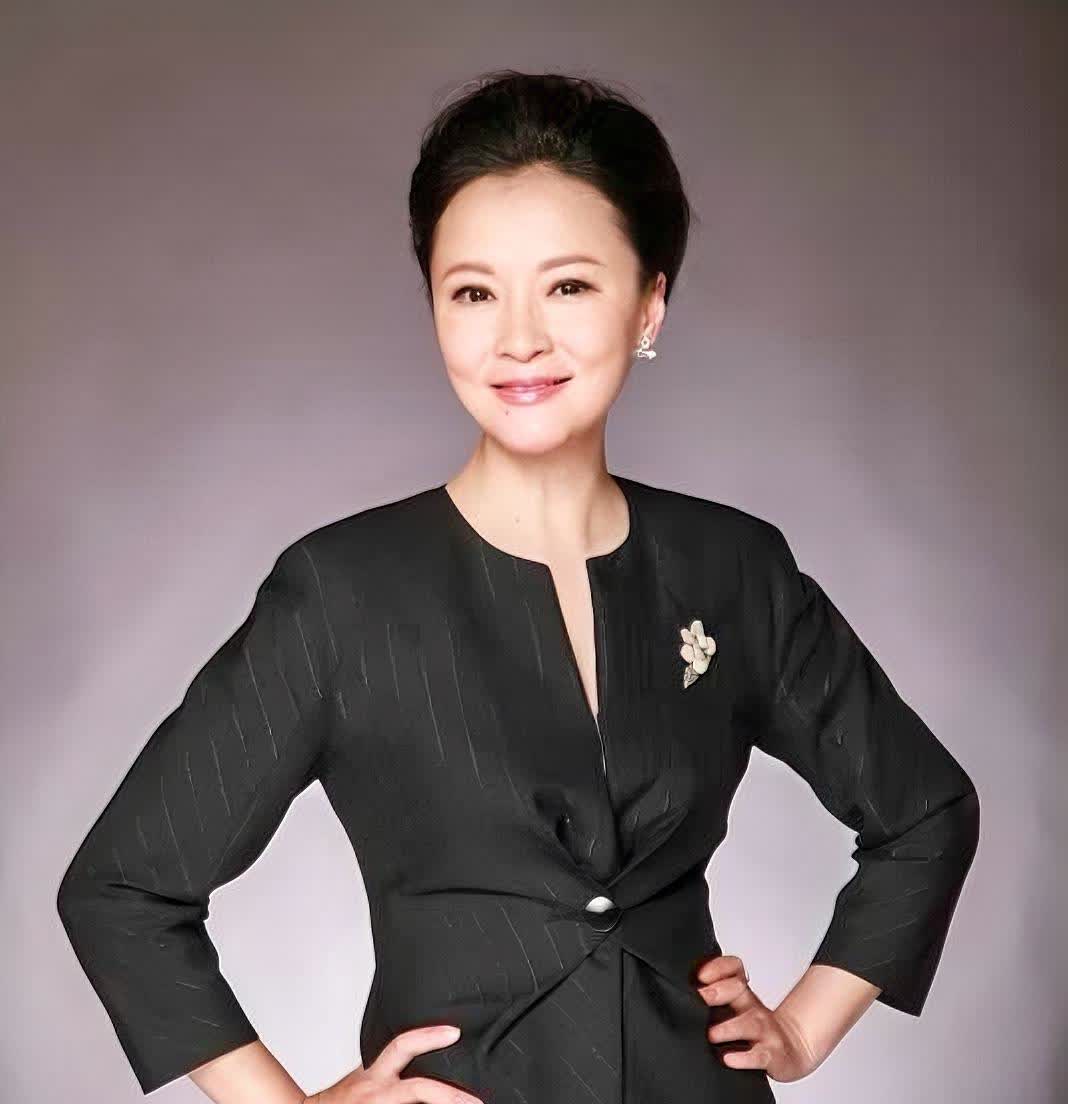 主持人袁鸣家庭成员主要如下一、父亲：袁仁仪，曾是上海电视台的导演。二、丈