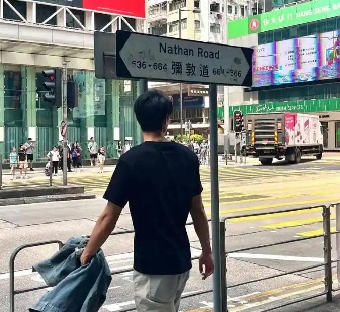 中国人借中国钱到英国潇洒，还拒绝还钱！近日，一名移民英国3年的香港男子发文炫耀，