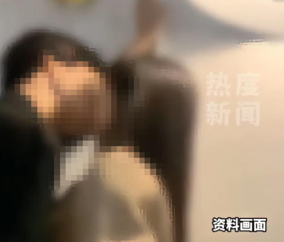 山东莱州，一女子偷看丈夫的手机，发现他已经变心了，给外面的一个女子发暧昧信息，内