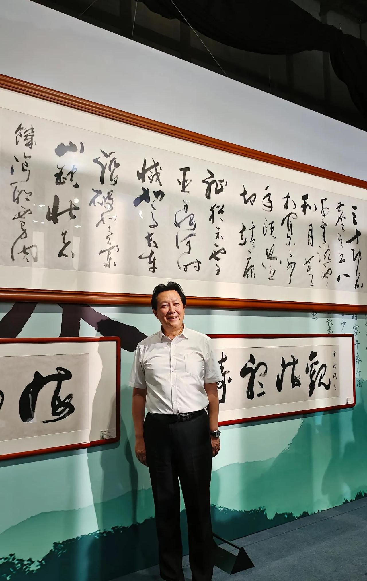 1990年除夕，唐国强的妻子梳洗打扮后，选择上吊自杀。在遗书中，她写道：“孩子，