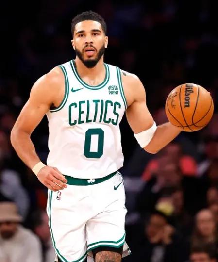 我去，这么快就复出了，真牛批，才10个月。我要是塔图姆我都不敢这么早复出打比赛[