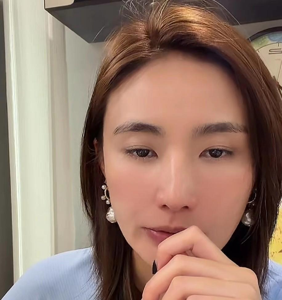 为了孩子不离婚才是伟大？看看海哈金喜的原生家庭吧。父母离婚后关系反而更像老朋