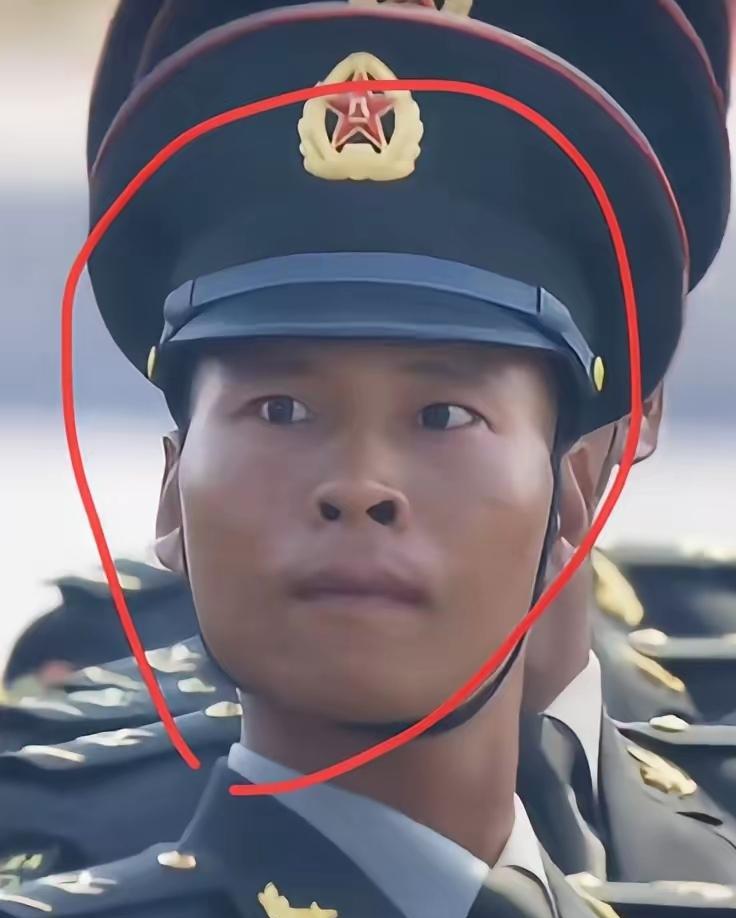 给了这位兵哥哥一个特写，坚定不屈，炯炯有神，简直帅呆了，赢吗了