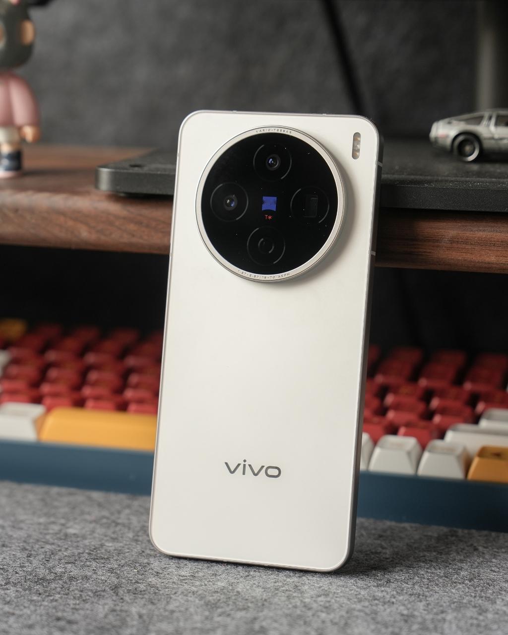 你们嘴是真严，这vivoX200s也不是“果替”啊网上都在说vivoX2