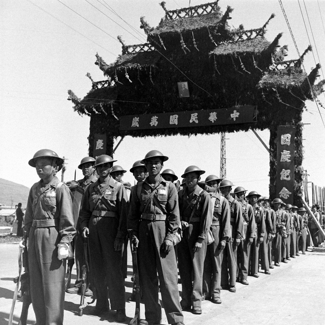 1945年10月庆祝辛亥革命胜利的国军士兵​​​