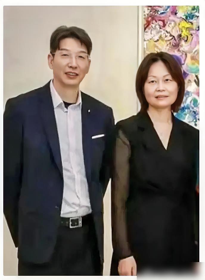 看到奚梦瑶发的照片，好奇扒了一下她的父母，真是不扒不知道，原来他们家根本就不是普
