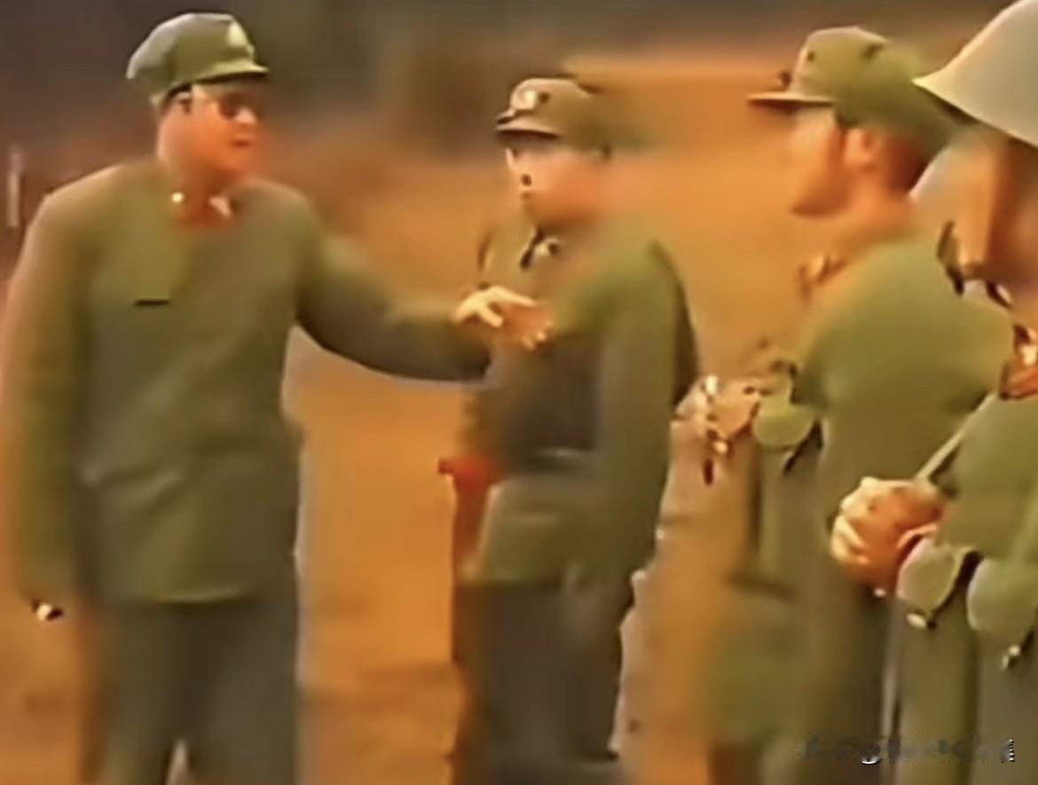 1986年6月，廖锡龙副司令员（时任成都军区副司令员、云南前线指挥所总指挥）亲临