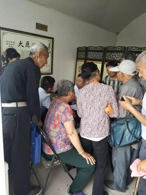 年轻人忙于上班，孩子专注于学业，那老年人日常都做些什么呢？