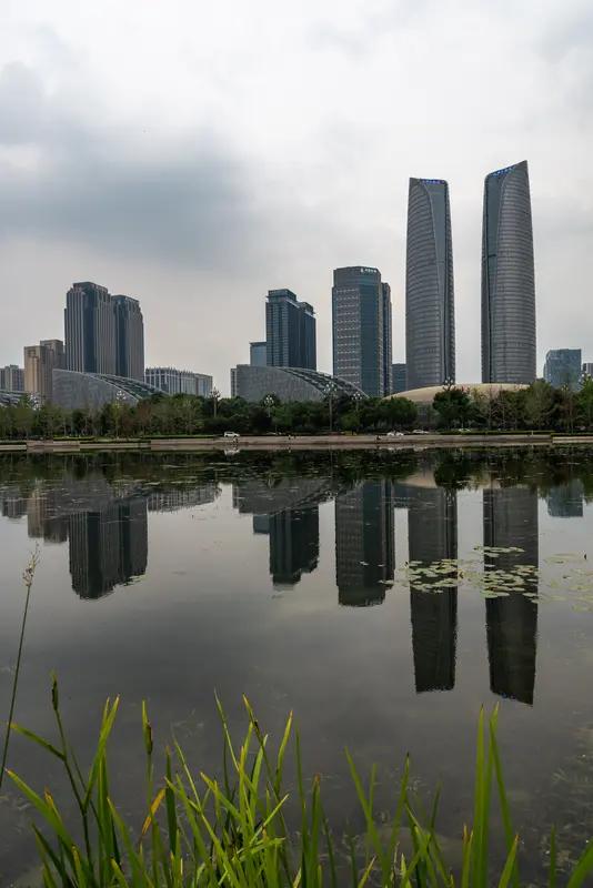 成都买房跌幅超30%-60%的10个小区!1️⃣保利天屿（天府新区·天西）