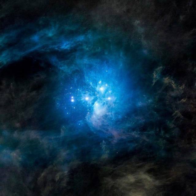 昴星团中有超过1,000颗恒星​​​