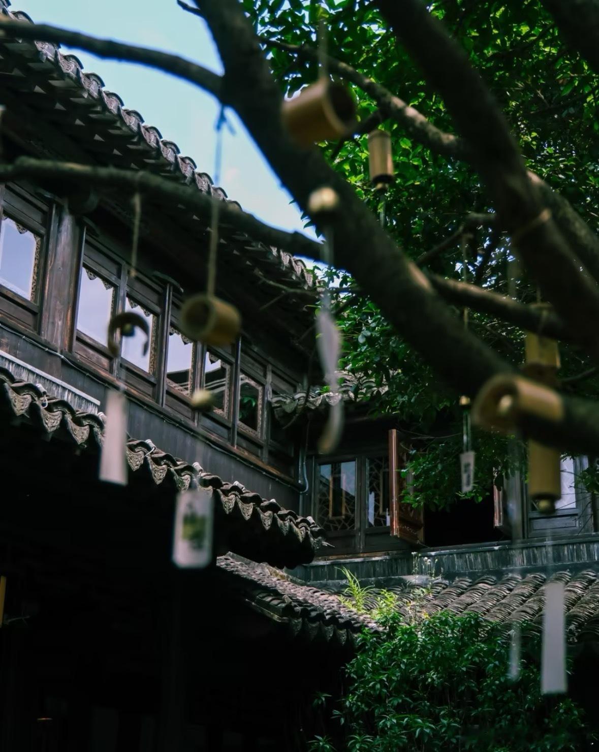 【2027年（羊年）年运分析】，这一年被视为一个“结果与重塑年”，也是部分人二十