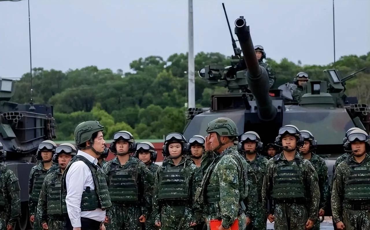 国防部措辞骤变，台军一度被称"匪"？岛内士兵的家长，是真急了。国防部骤然把"