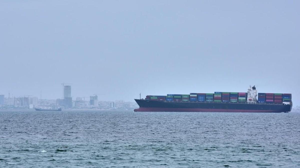 霍尔木兹海峡“收费站”开张，伊朗收到第一笔通行费，美国：谁交抓谁！据美国“福