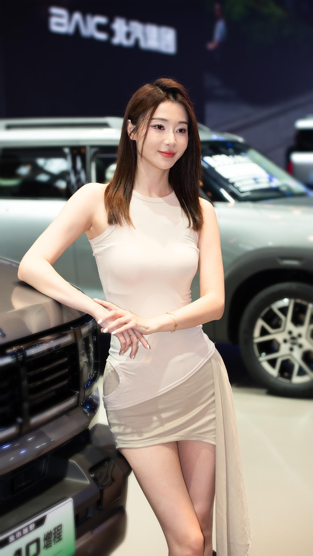 车模美女成都车展好看的的小姐姐大长腿清纯美女