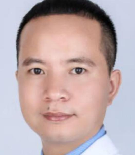 “这个医生火了！”浙江瑞安，患者做手术，心里不放心，硬塞给医生一个红包，医生推辞