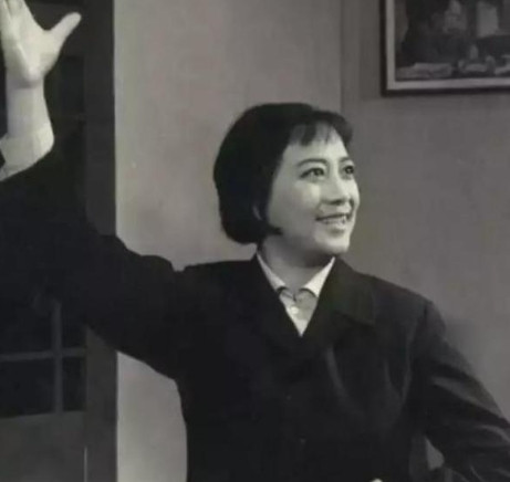 1982年杨洁筹拍《西游记》，让39岁的左大玢出演观音。场务李成儒见过左大玢后，