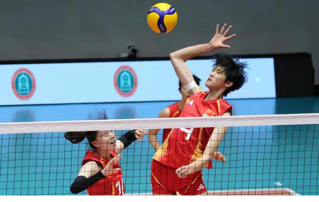20：00祝U18中国女排成功卫冕冠军！昨晚东道主U18泰国女排与韩