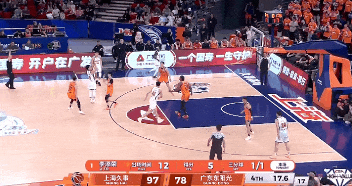 广东男篮或提出申诉。与上海男篮的比赛将要结束时，徐杰突然暴怒对着场边一通输出，