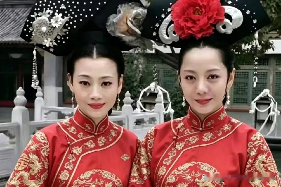 重温《甄嬛传》，真的越品越爱端妃和敬妃。敬妃现代装扮很好看，温婉又大气；端妃一看