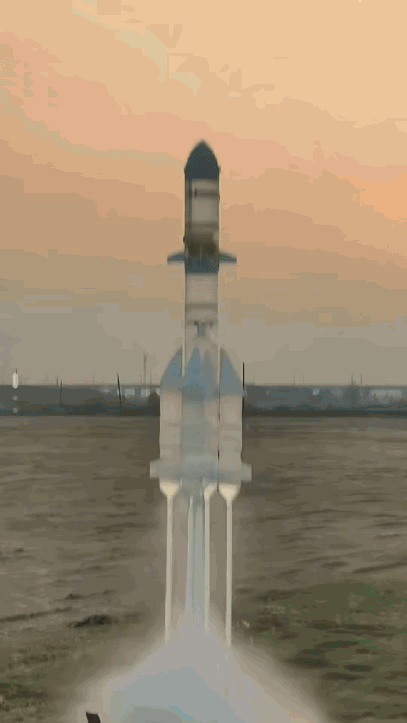 “没想到上人民日报了！”12月21日发布，江西，一科学老师为了让学生看懂反作用力